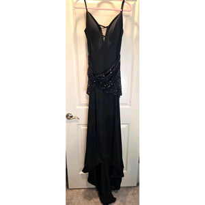 Elegant Black Spaghetti Strap Formal Gown With Slit
